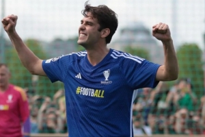 海星娱乐平台-欧冠传奇赛在慕尼黑举行，菲戈、卡卡、西多夫、马特乌斯四队争冠